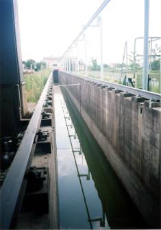 Water channel for wave experiments